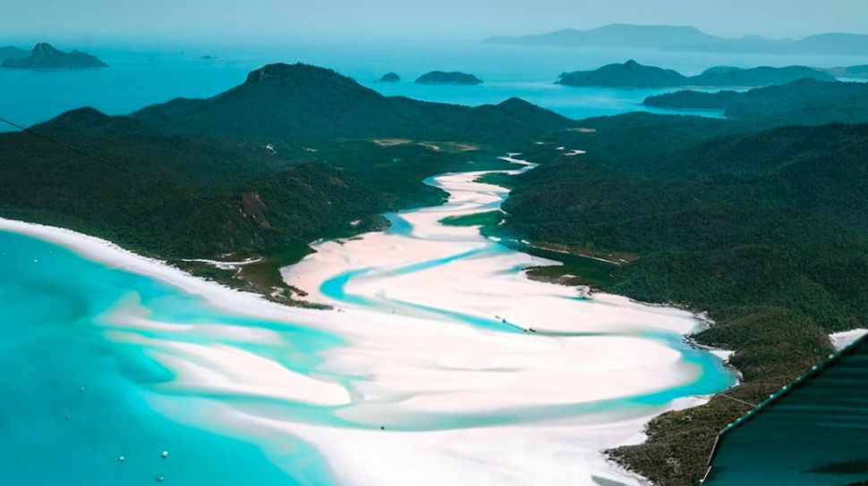 Destinasi Wisata Pantai Terbaik 2025: Surga Tropis dan Keindahan Bahari Dunia
