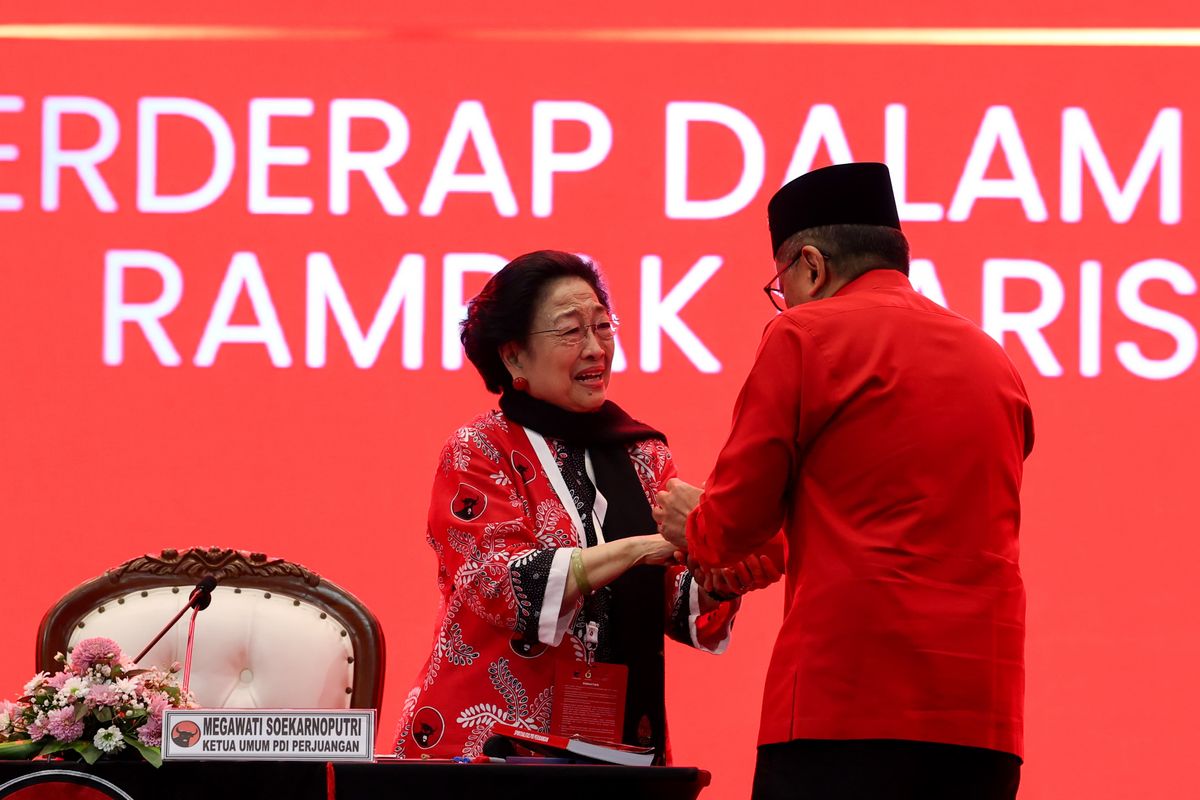 Tangis Megawati dan Pekikan Merdeka Saat Hasto “Pulang” ke PDI-P, Ada Apa?