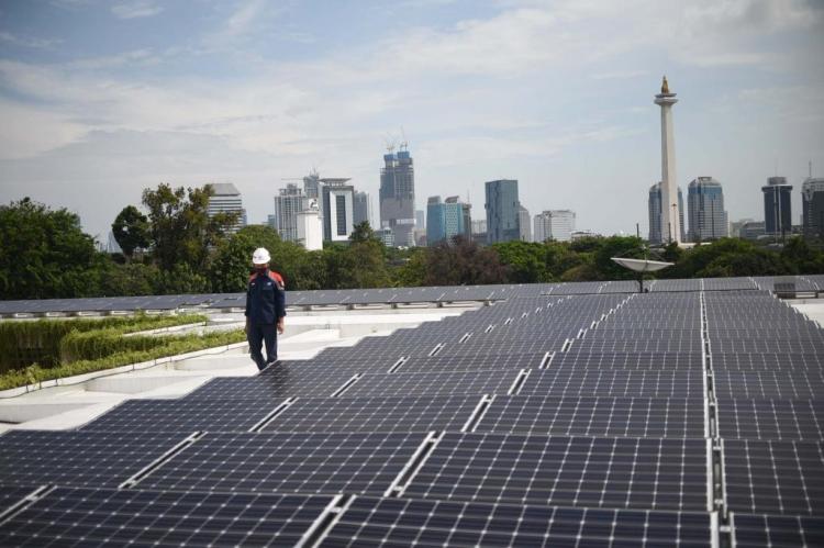 Kebijakan Energi Terbarukan Indonesia 2025: Strategi, Tantangan, dan Masa Depan