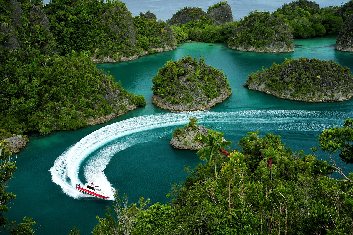 Raja Ampat 2025: Surga Bahari, Konservasi Alam, dan Tantangan Pariwisata Berkelanjutan