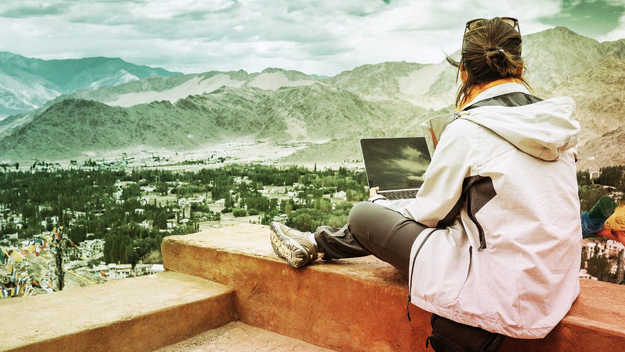 Traveling Digital Nomad Indonesia 2025: Destinasi Favorit, Tren Kerja Remote, dan Tantangan Baru